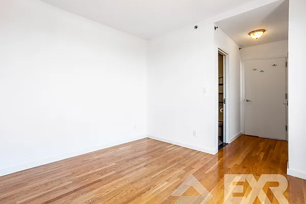 Rented by EXR | media 60