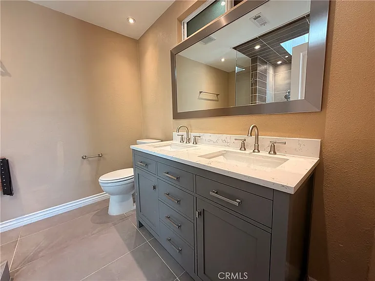 1447 S Valley Center Ave — Photo 27