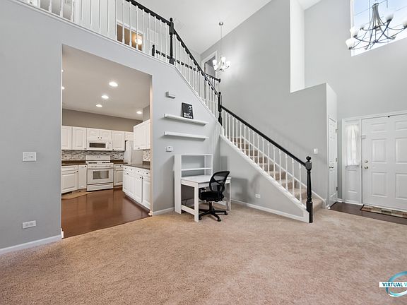 4th image of 381 Jamestown Ct