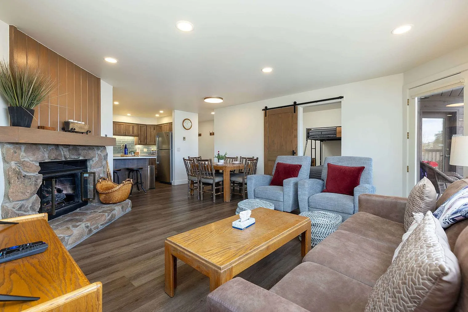 2 bed, 2.0 bath, $2,738 — Photo 3