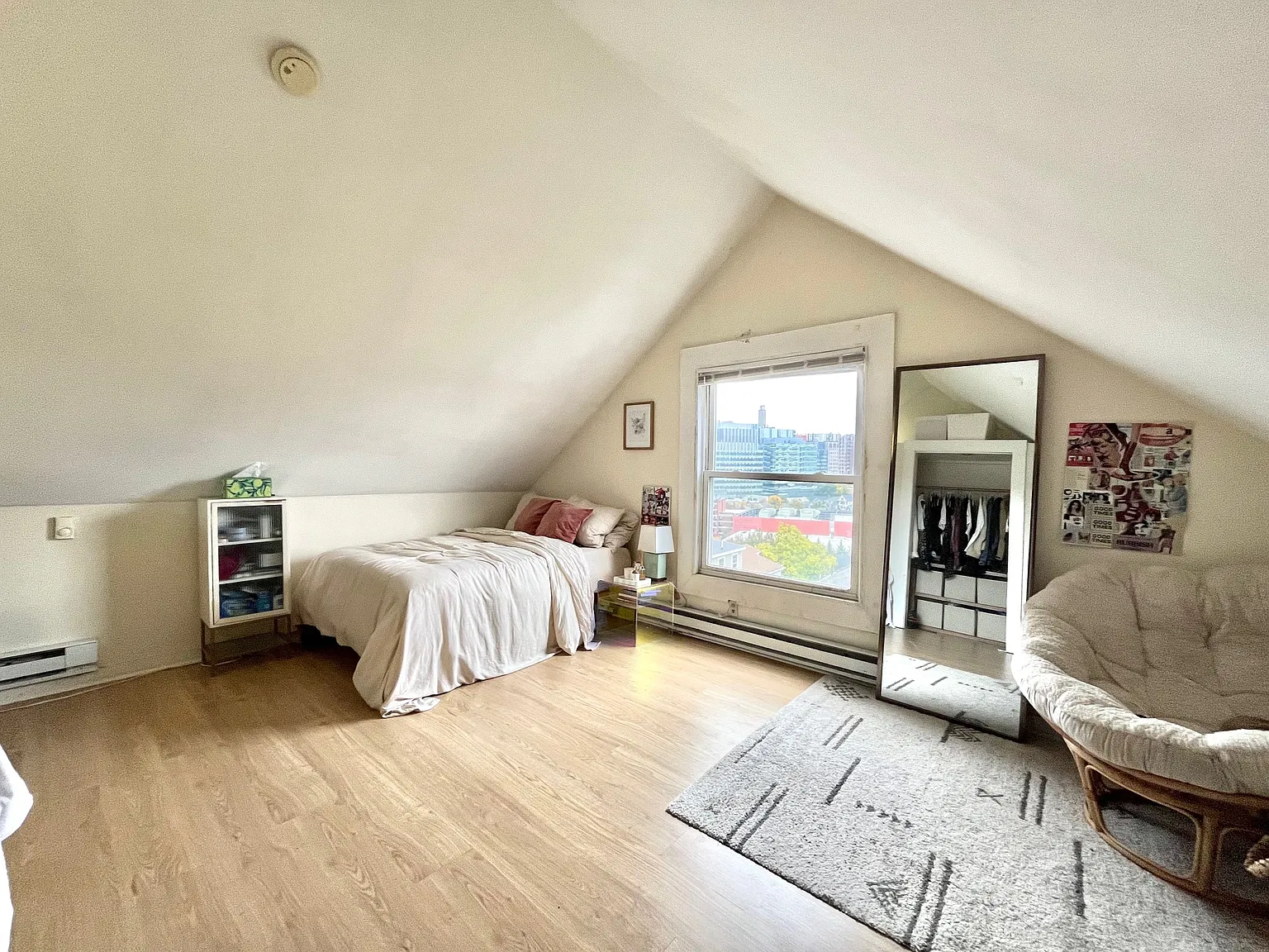 4 bed, 9999 sqft, $6,300 — Photo 3