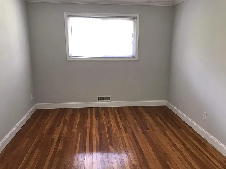 Knollwood Dr — Photo 23