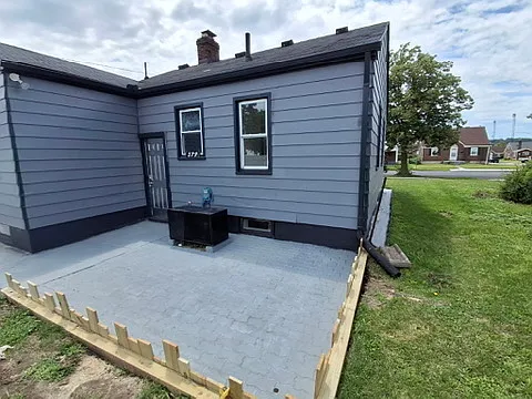 379 W Stewart St — Photo 17