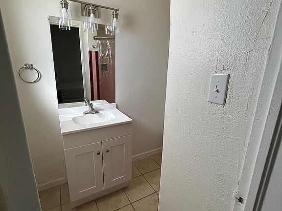 4th image of 1302 N Date St #32