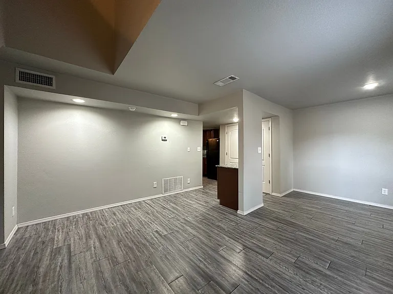 Pavilion Place Apartments — Photo 23