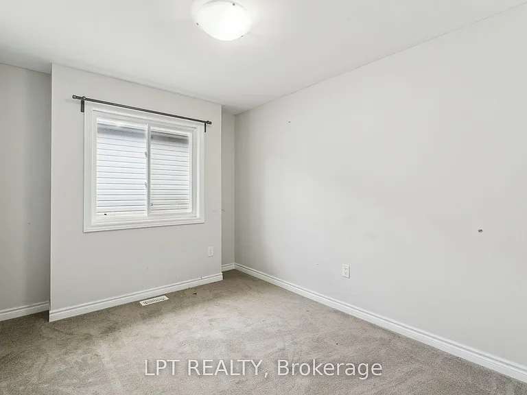 217 Louise St — Photo 20