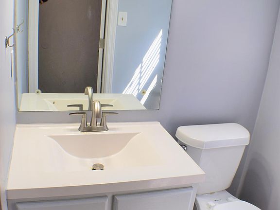 3rd image of 114 Lansdowne Dr