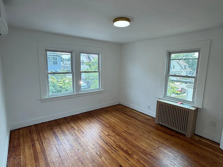 27 Roselyn Pl — Photo 6
