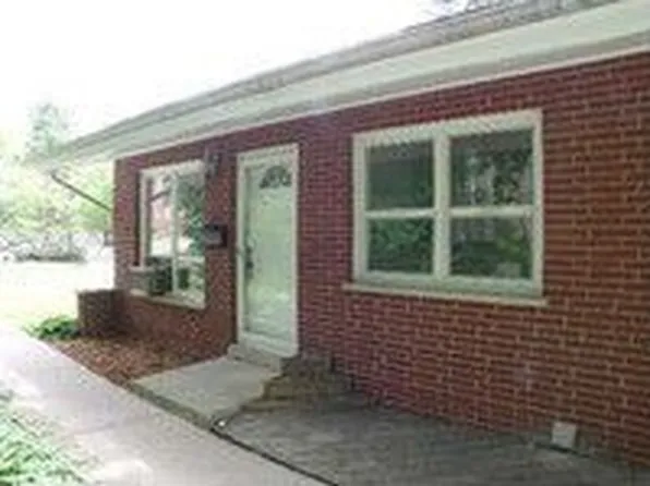 323 E Lake St, Barrington, IL 60010