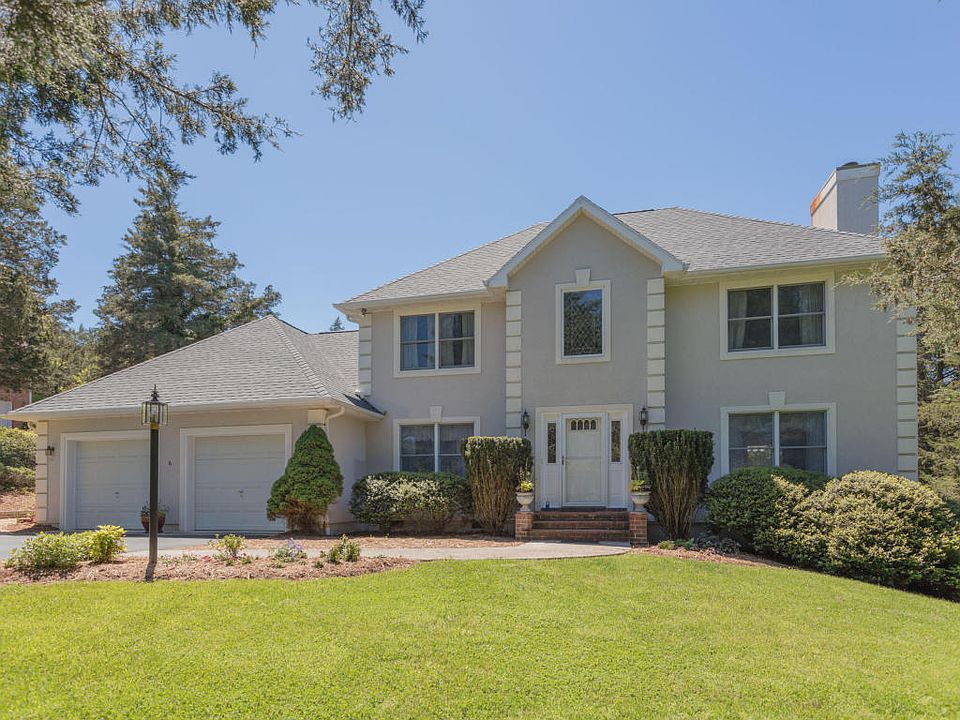 1st image of 16 Evergreen Tree Dr