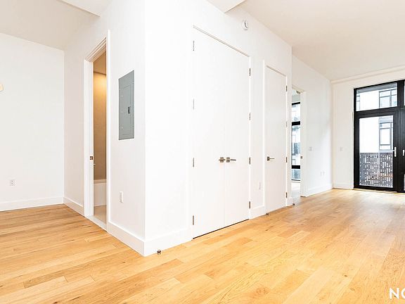 4th image of 38-38 32nd St #541