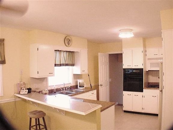 4th image of 37 Lace Ln