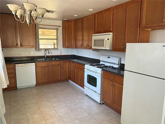 1309 Huron Ave — Photo 4