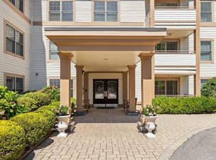 12 Russell Rd UNIT 303, Wellesley, MA 02482