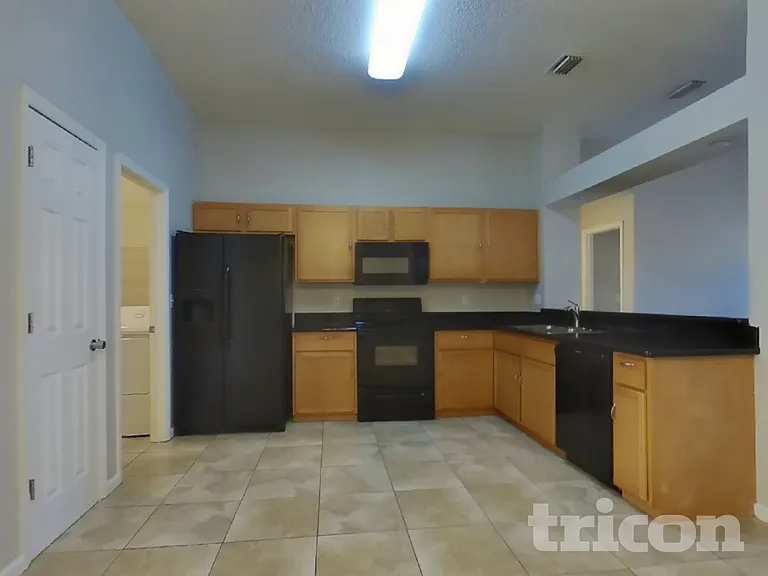391 Summit Dr — Photo 4