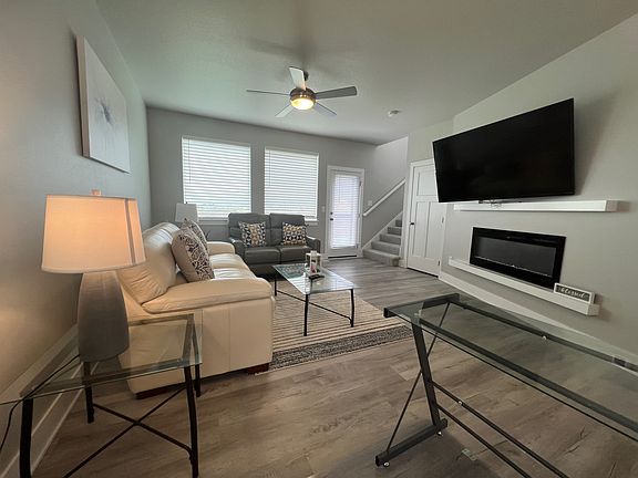 4th image of 422 NE Whitetail Dr