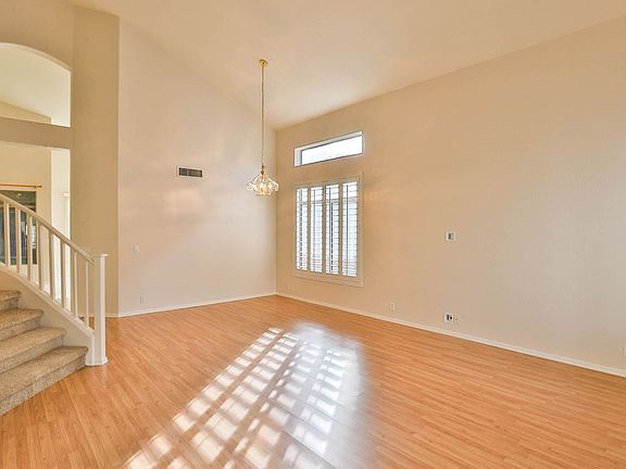 4th image of 41 S Forest Dr