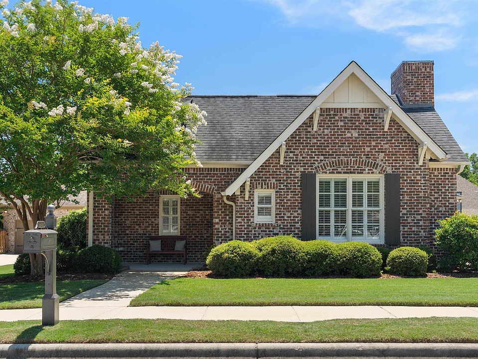 1st image of 3933 Cotswold Dr S