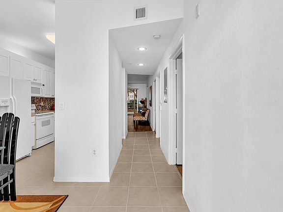 5th image of 7775 Yardley Drive #110