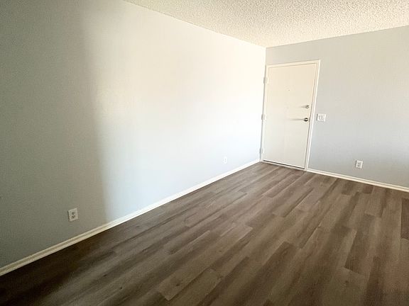 4th image of 638 Bayview Ave