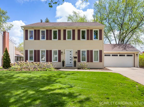 1120 Summit Hills Ln, Naperville, IL 60563