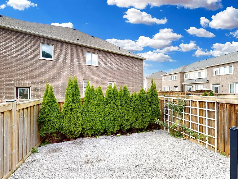 31 Lady Evelyn Cres — Photo 50