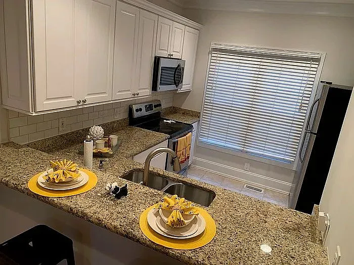 1405 Governors Ct — Photo 9