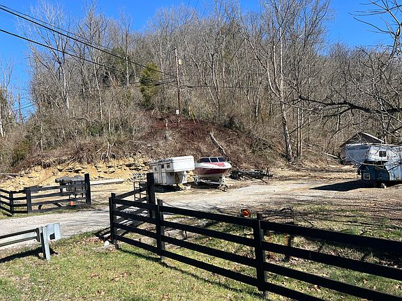 3rd image of 1450 Ford Rd