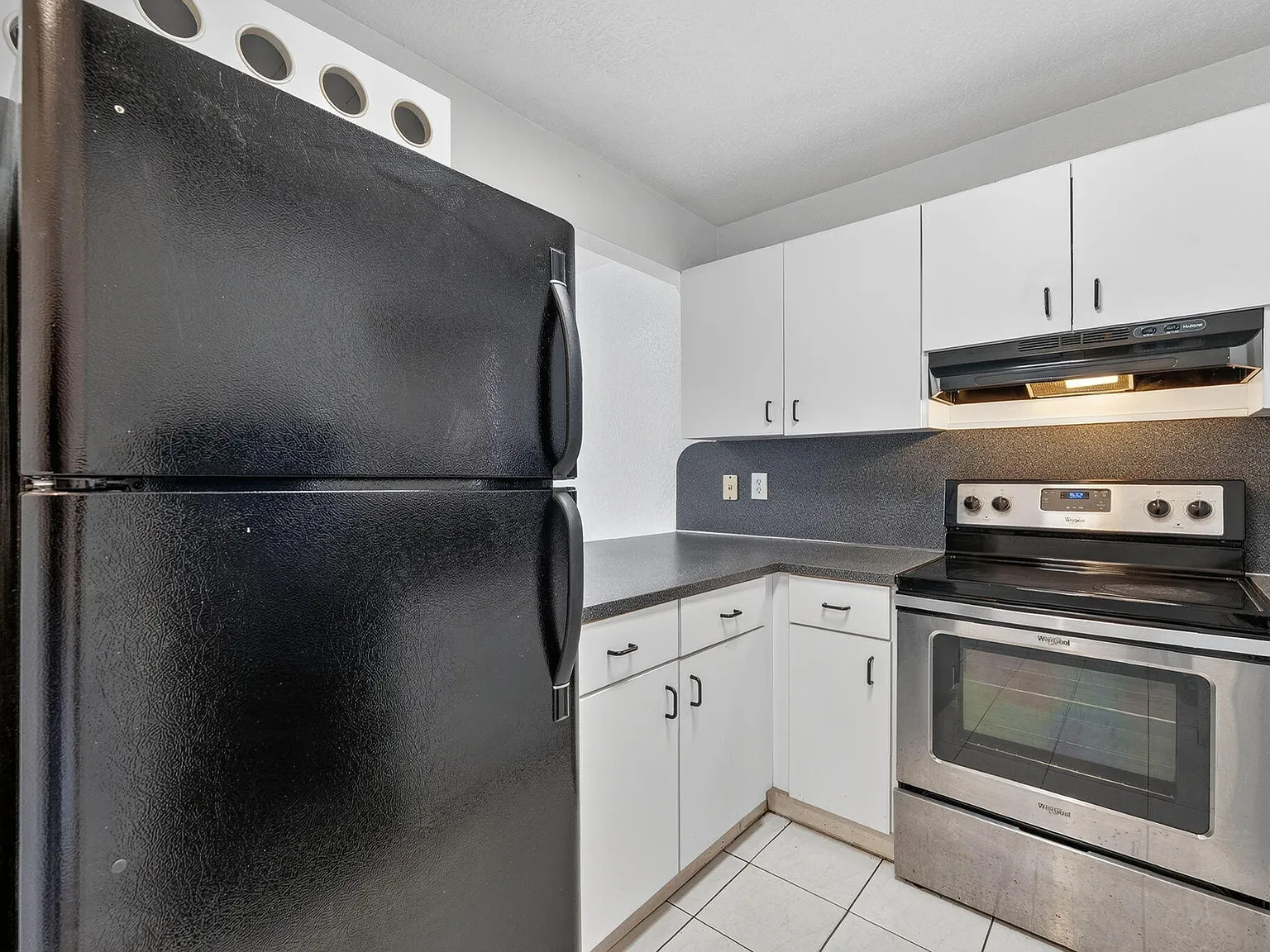 2 bed, 2.0 bath, 870 sqft, $2,400 — Photo 3