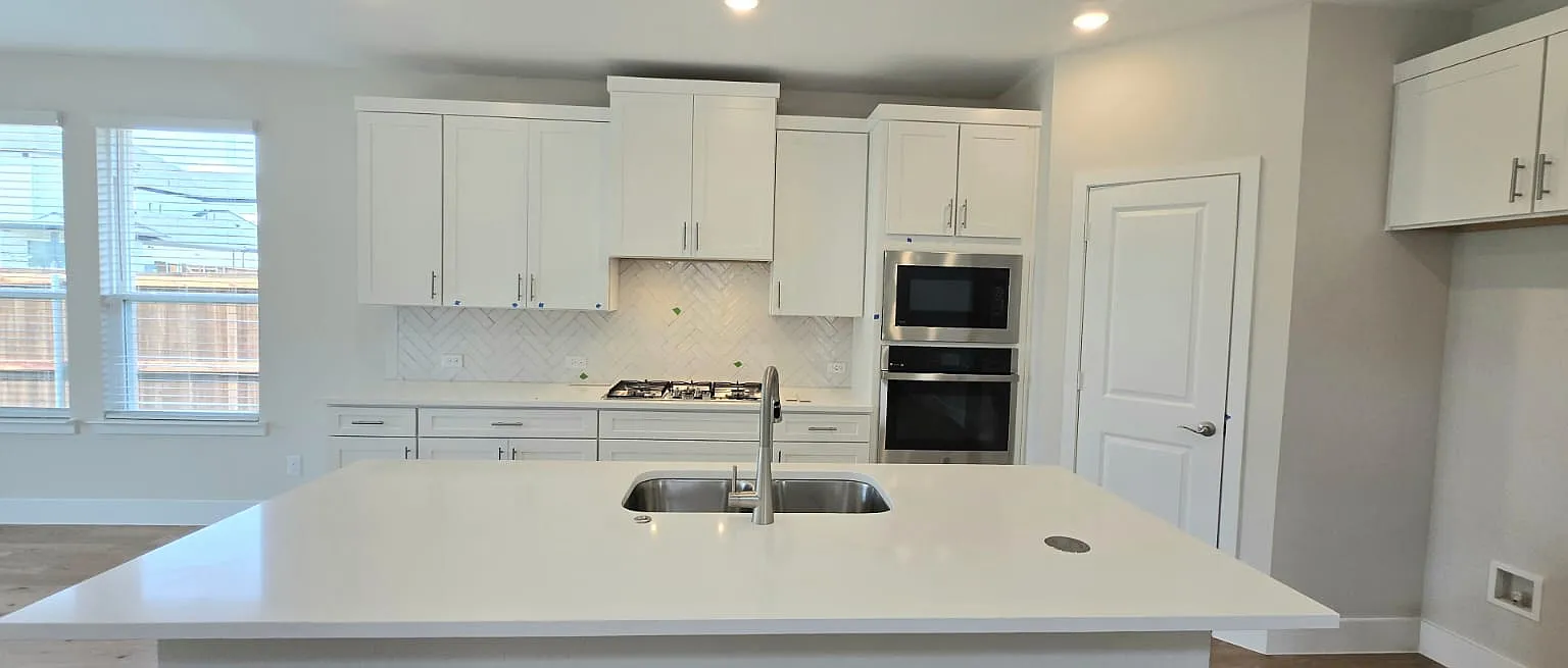 4 bed, 2317 sqft, $3,300 — Photo 4