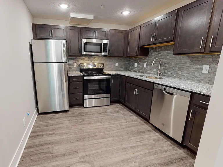4001 Holdrege St — Photo 44