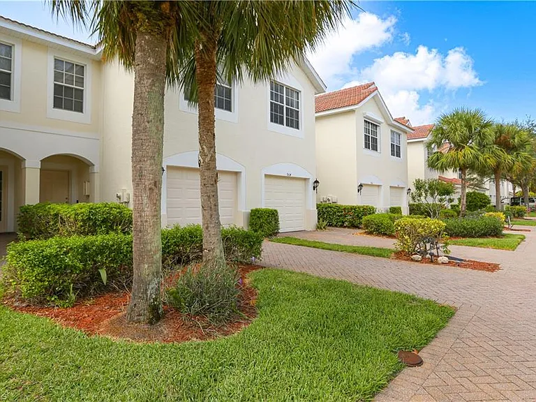 960 Hampton Cir #80 — Photo 4