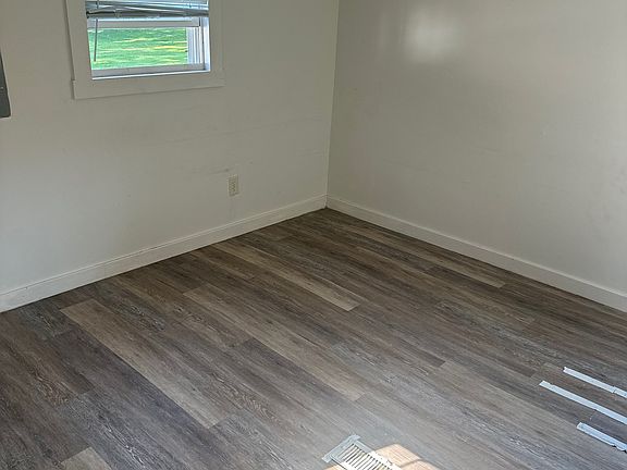 5th image of 300 N Walnut St