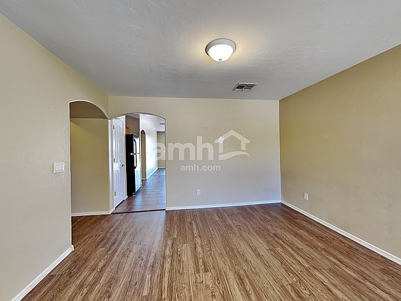 3rd image of 672 W Cholla Crest Dr