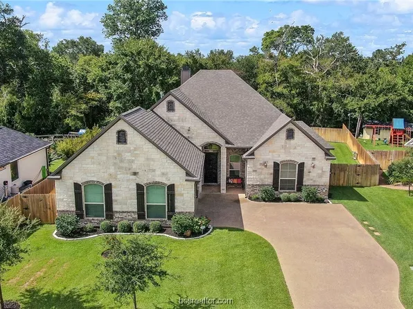 3074 W Embers Ct, Bryan, TX 77808