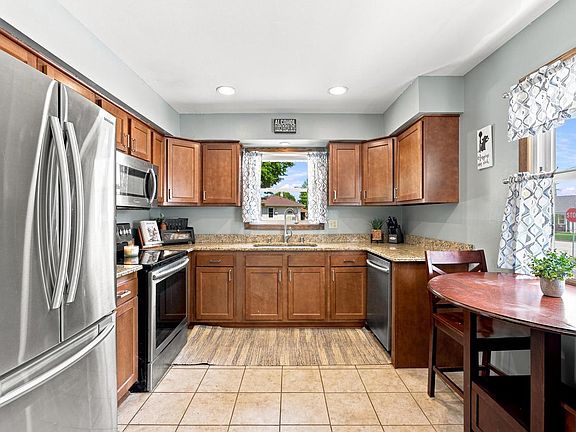 5th image of 831 S 110th STREET