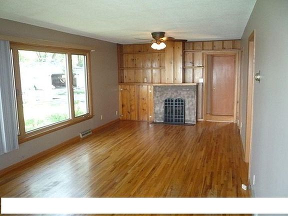 3rd image of 105 S Shore Dr