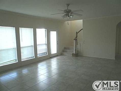 5th image of 2121 Woodhaven Dr