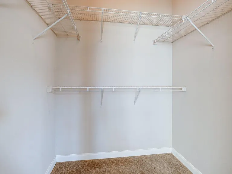Chateau Des Lions Apartment Homes — Photo 14