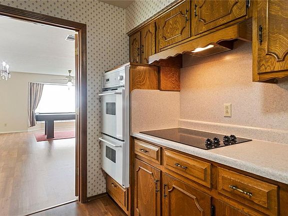 2nd image of 2405 Creekcove Dr