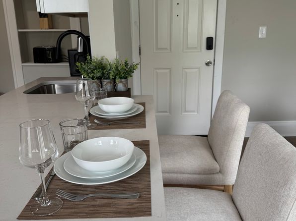 1847 E 87th St #401F