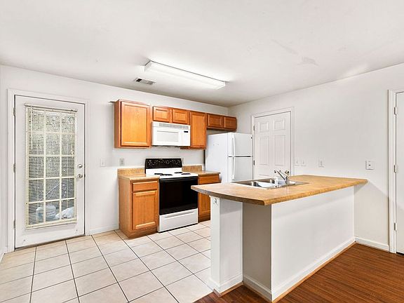3rd image of 420 E Magnolia Ave #4B-4Ba