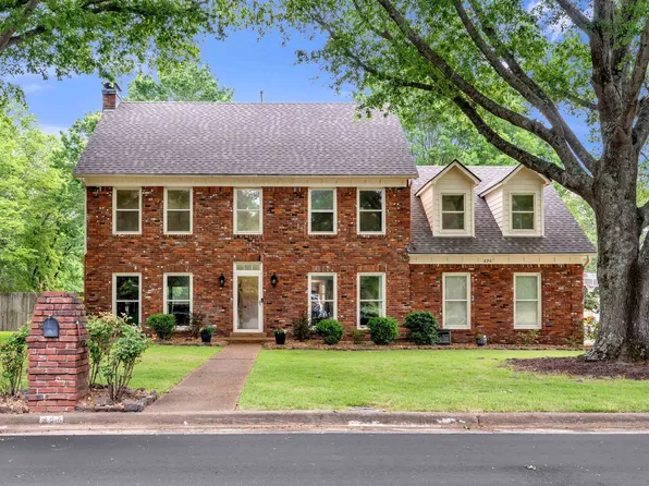 690 Rolling Oaks Ln, Collierville, TN 38017