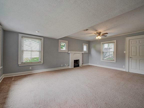 5th image of 3511 Valley View Dr