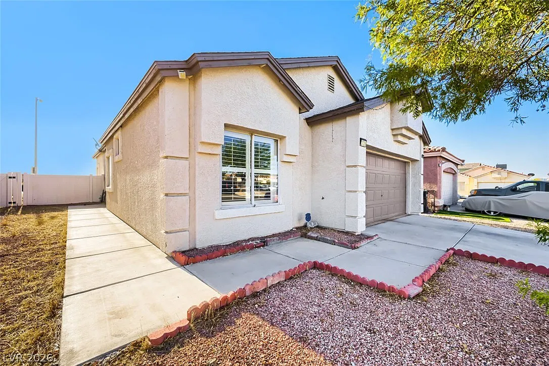 3 bed, 2.0 bath, 1308 sqft, $1,750 — Photo 4