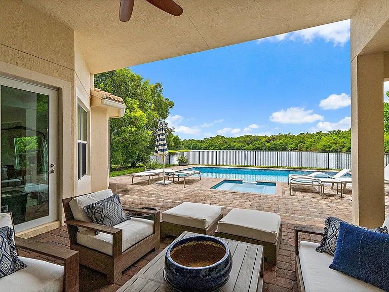 518 Carrara Ct — Photo 23