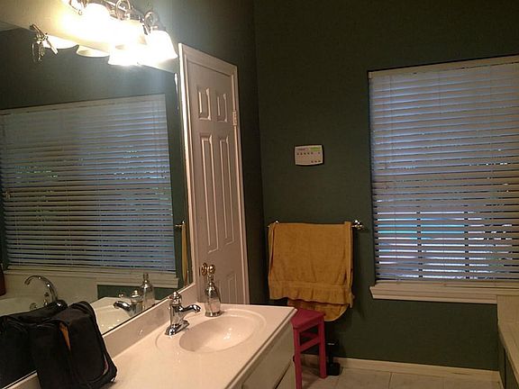 3rd image of 15911 Hickory Cove Dr