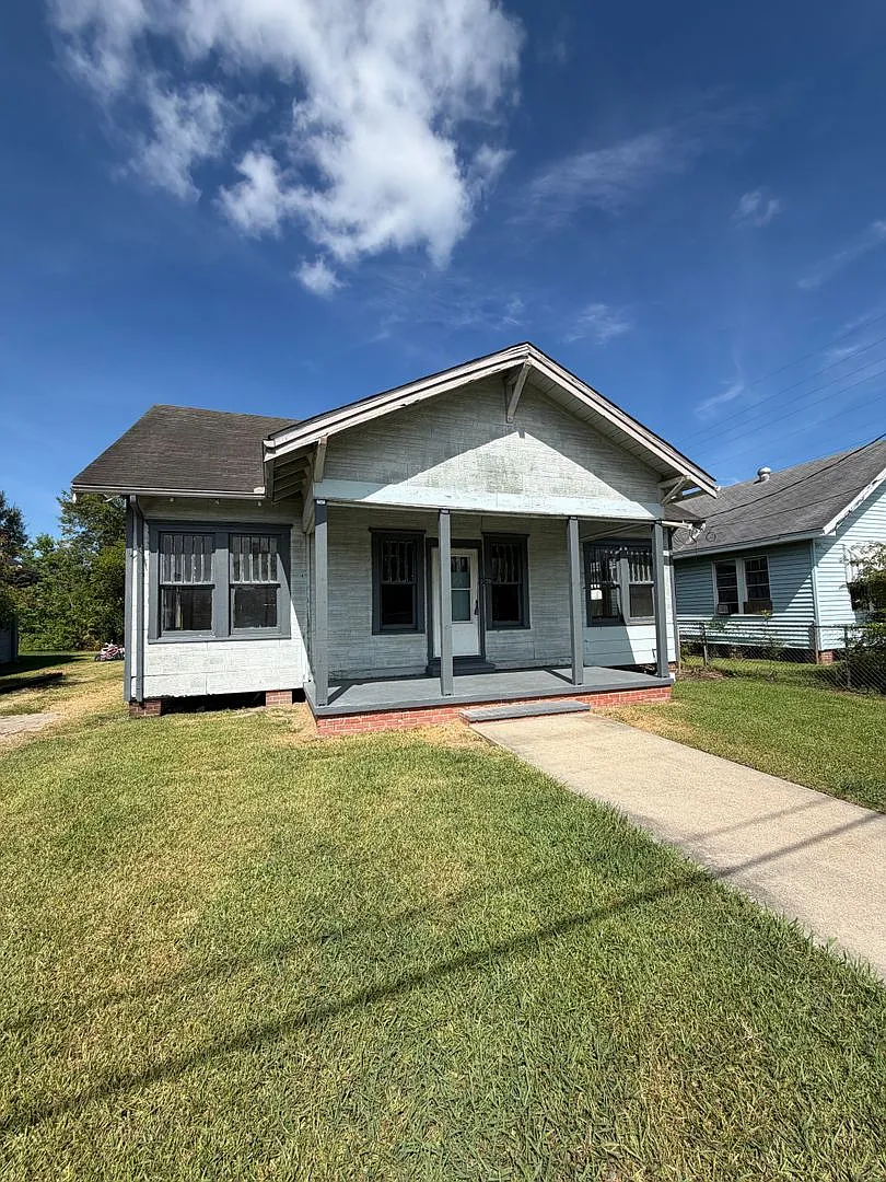 3 Bedroom, 1 Bathroom Home for Rent in Beaumont — Photo 1