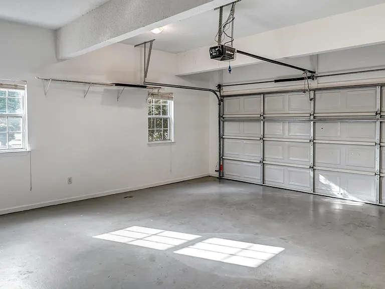 112 Myles Ln — Photo 5