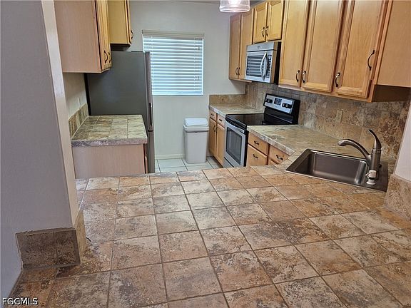 4th image of 830 SW 48th Ter APT 3